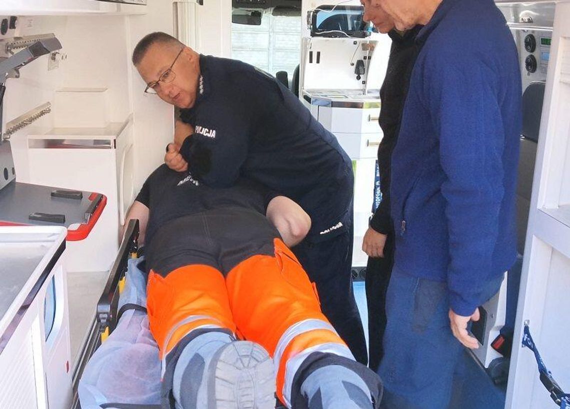 Ratownicy medyczni szkoleni z policyjnych technik interwencji Ratownicy medyczni szkoleni z policyjnych technik interwencji