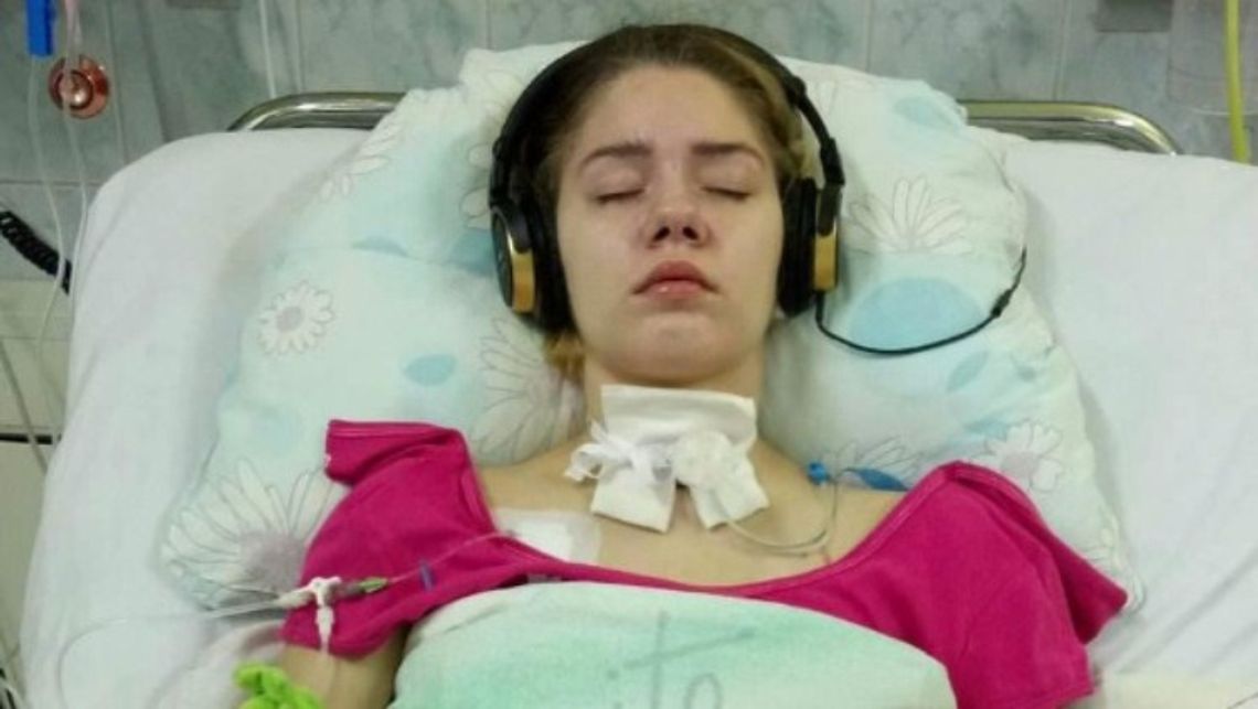 Razem obudźmy Nadię! Otwiera oczy, rusza rękoma. Uśmiecha się, czasem płacze. Jednak jej stan... Razem obudźmy Nadię! Otwiera oczy, rusza rękoma. Uśmiecha się, czasem płacze. Jednak jej stan...