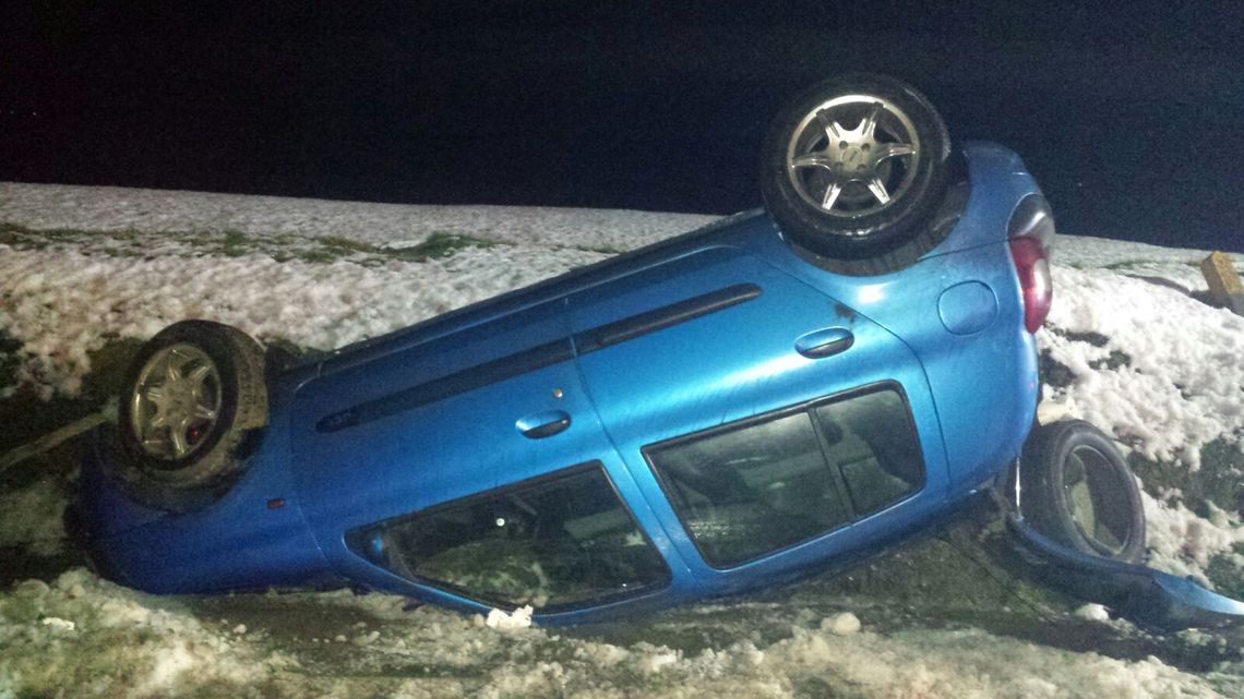 Renault skończył jazdę na dachu. Groźny wypadek w Gniewie