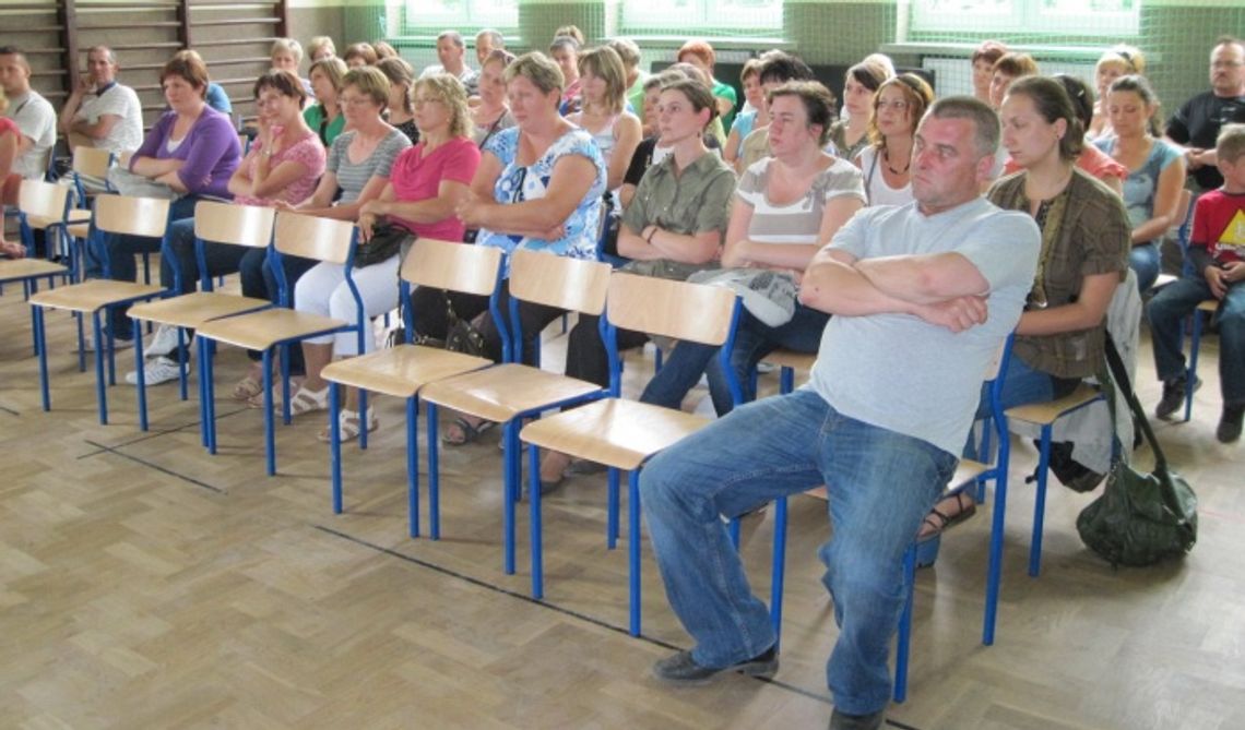 Rodzice wywalczyli szkołę w Pieniążkowie - tylko na rok... Rodzice wywalczyli szkołę w Pieniążkowie - tylko na rok...