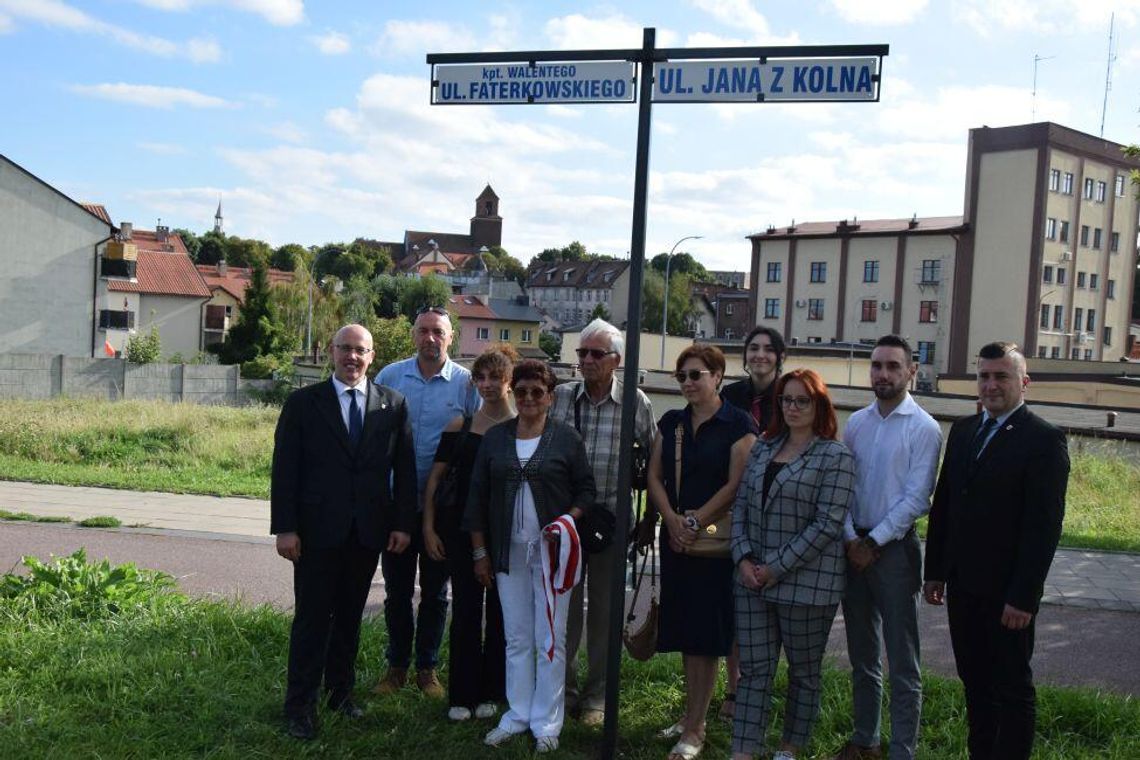 Rodzina kapitana Walentego Faterkowskiego z prezydentem Tczewa odsłoniła ulicę imienia bohatera!