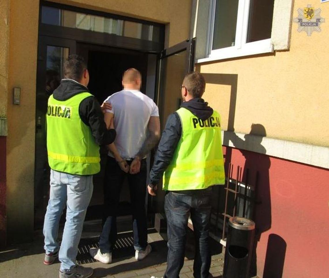 Rozbój na autostradzie - pobili kierowcę przy bramkach! Rozbój na autostradzie - pobili kierowcę przy bramkach!