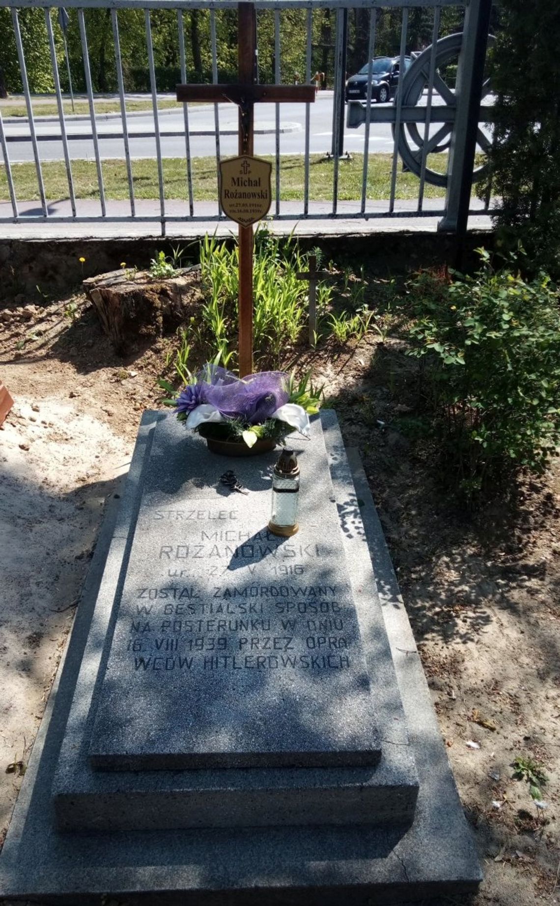 Rozpoczęła się zbiórka na renowację nagrobka poległego żołnierza.