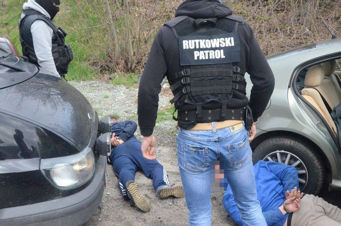 Rutkowski szukał nie tylko 15-latki. W Tczewie znalazł m.in. dwie bomby. Jedną pod... Rutkowski szukał nie tylko 15-latki. W Tczewie znalazł m.in. dwie bomby. Jedną pod...