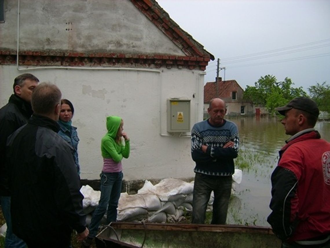 Rzeka powoli wraca do koryta Rzeka powoli wraca do koryta
