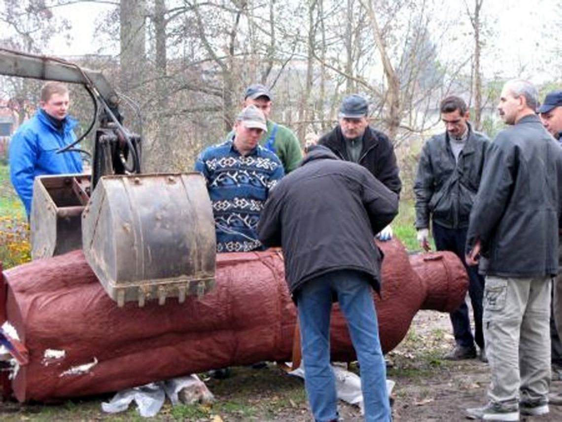 Rzeźba kowala z klonu - w starej kuźni Rzeźba kowala z klonu - w starej kuźni