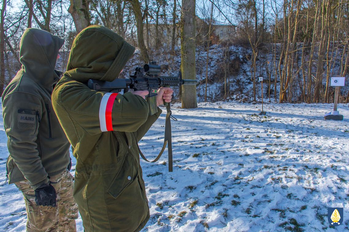 Rzucali granatem, strzelali do celu, pisali na maszynie. W Pelplinie odbyła się gra miejsca "Wilczym Tropem" Rzucali granatem, strzelali do celu, pisali na maszynie. W Pelplinie odbyła się gra miejsca "Wilczym Tropem"
