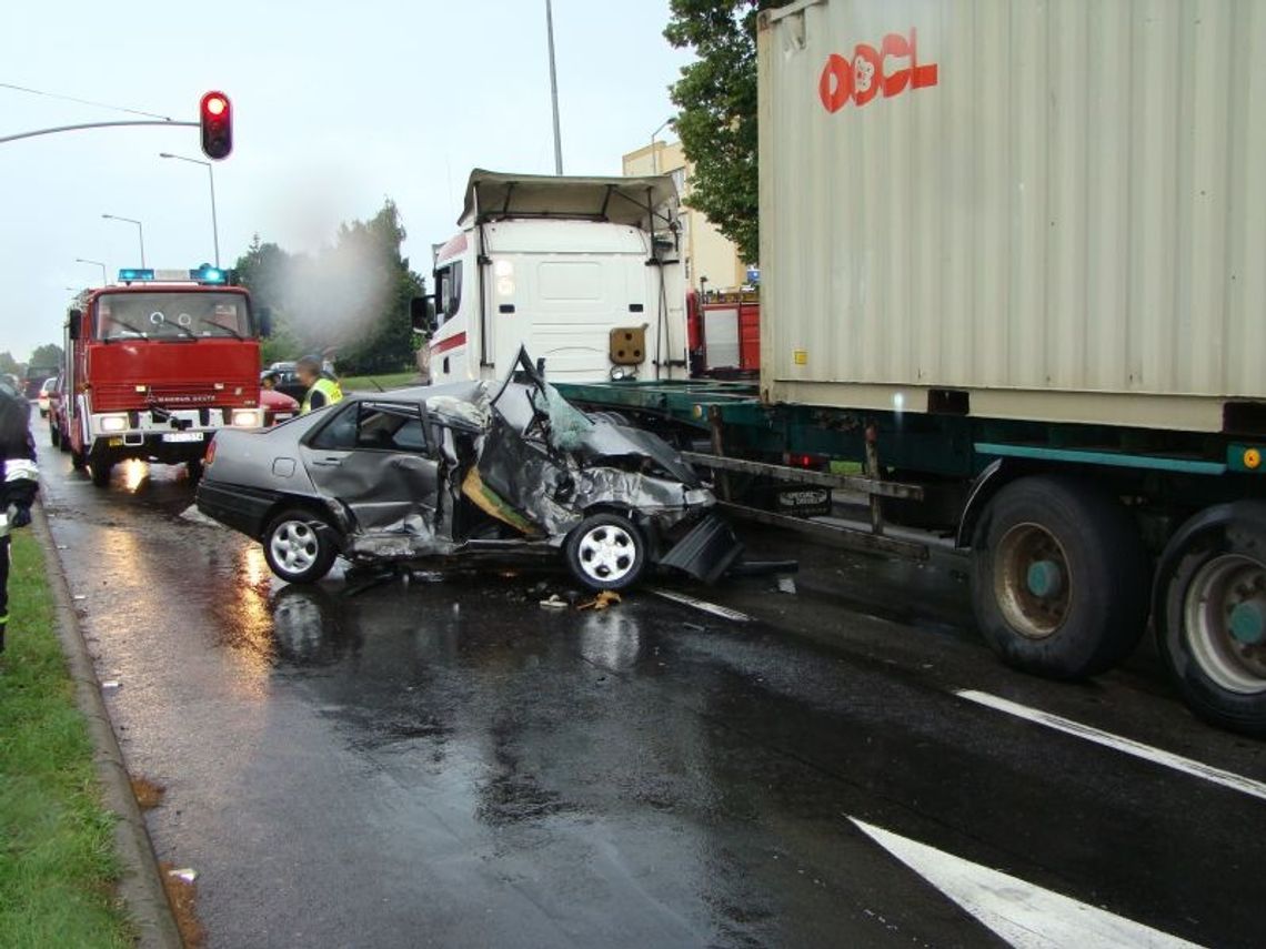 Seat rozbity na ciężarówce Seat rozbity na ciężarówce