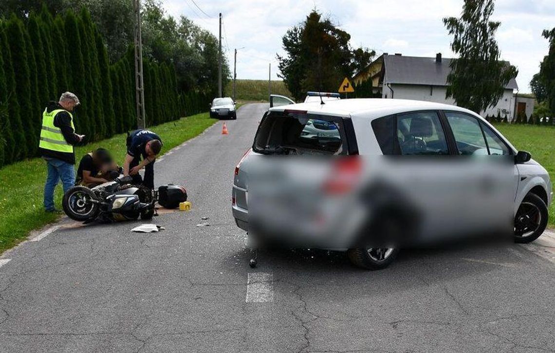 Sekundy zadecydowały o wypadku. 18-latka i motorowerzysta zderzyli się w Polskim Gronowie