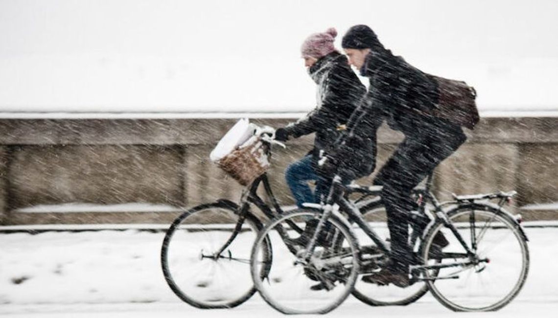 Sezon rowerowy trwa cały rok – porady, jak jeździć rowerem zimą
