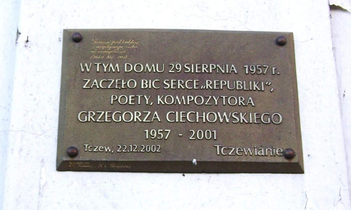 Skradziono tablicę ku pamięci Grzegorza Ciechowskiego Skradziono tablicę ku pamięci Grzegorza Ciechowskiego