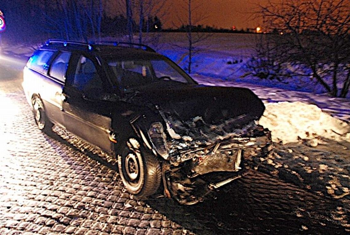 Śmiertelny wypadek na „berlince”. Pasażer wypadł z auta