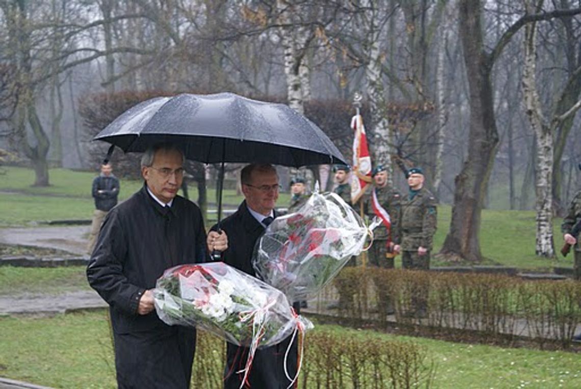Smoleńsk z Katynia wyrasta Smoleńsk z Katynia wyrasta