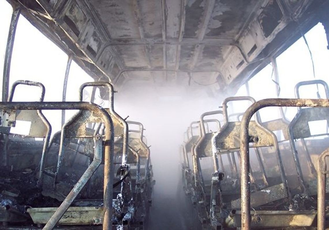Spłonął autobus przewożący uczniów Spłonął autobus przewożący uczniów