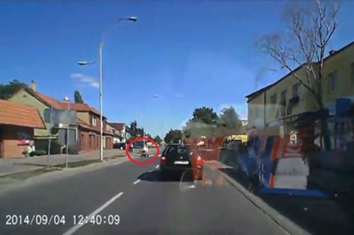 Sprawa wózka na drodze. Policja szuka świadków zdarzenia