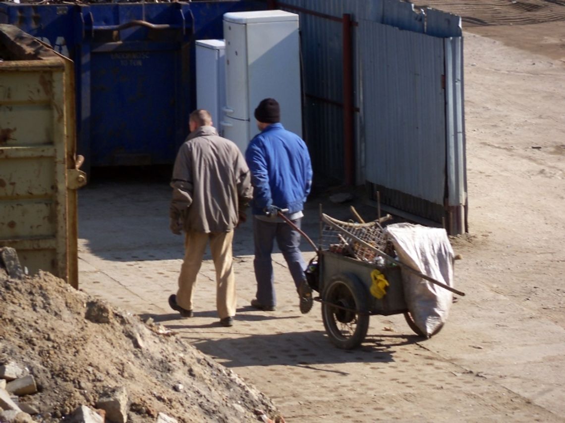 Starówka na celowniku złomiarzy i wandali Starówka na celowniku złomiarzy i wandali