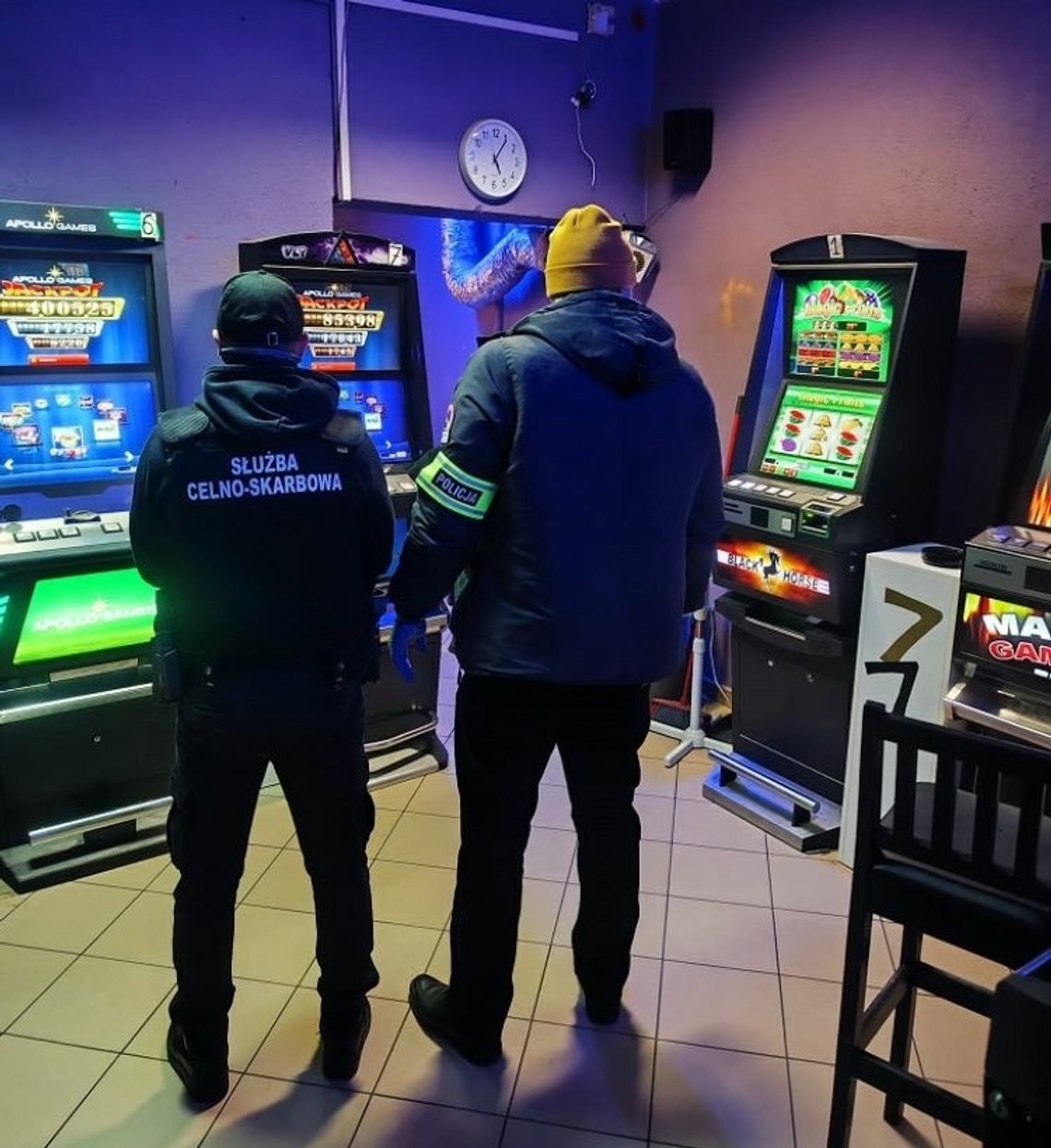 Sukces wspólnej operacj., Pruszczańscy policjanci i funkcjonariusze KAS zabezpieczyli 12 automatów do gier hazardowych