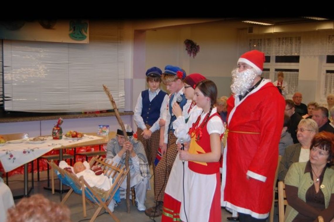 Światełko od harcerzy. Nie byli sami w ten dzień. Wigilia dla mieszkańców Światełko od harcerzy. Nie byli sami w ten dzień. Wigilia dla mieszkańców