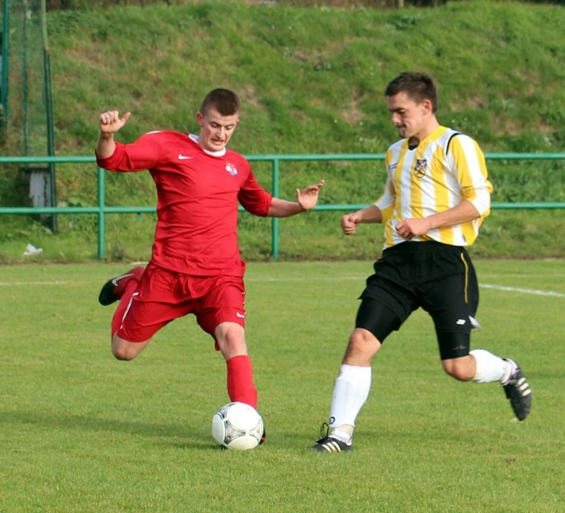 Świetny mecz Gryfa - waleczny i skuteczny w deszczu, porażka Wierzycy