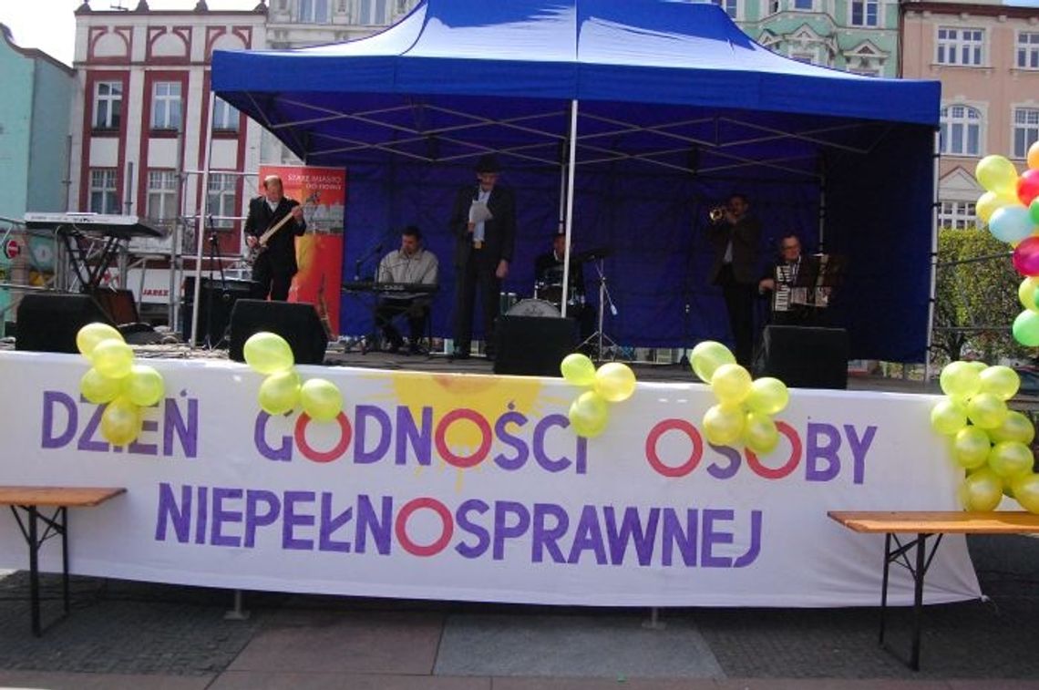 Święto niepełnosprawnych na pl. Hallera Święto niepełnosprawnych na pl. Hallera