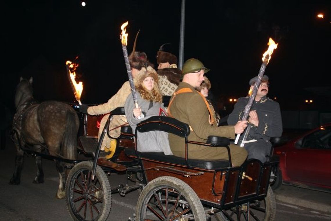 Święto Niepodległości w Gniewie – z flagami i w barwach narodowych