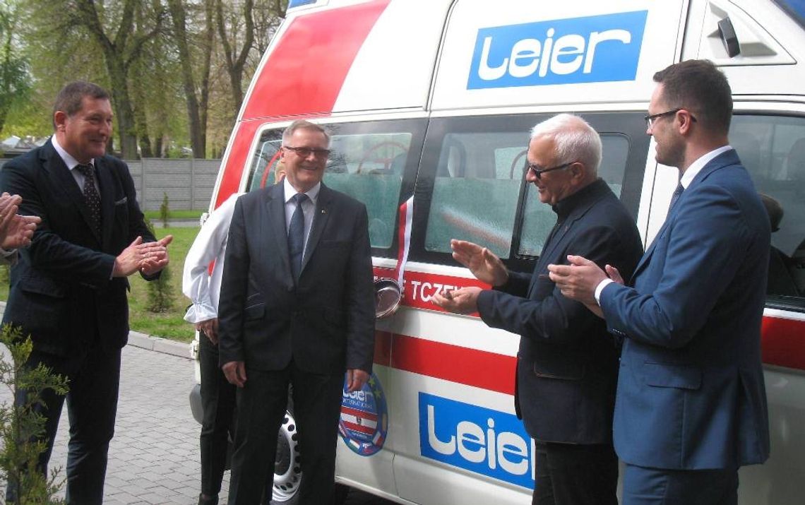 Świętują urodziny - rozdają karetki. Jeden z pojazdów trafił do tczewskiej lecznicy Świętują urodziny - rozdają karetki. Jeden z pojazdów trafił do tczewskiej lecznicy