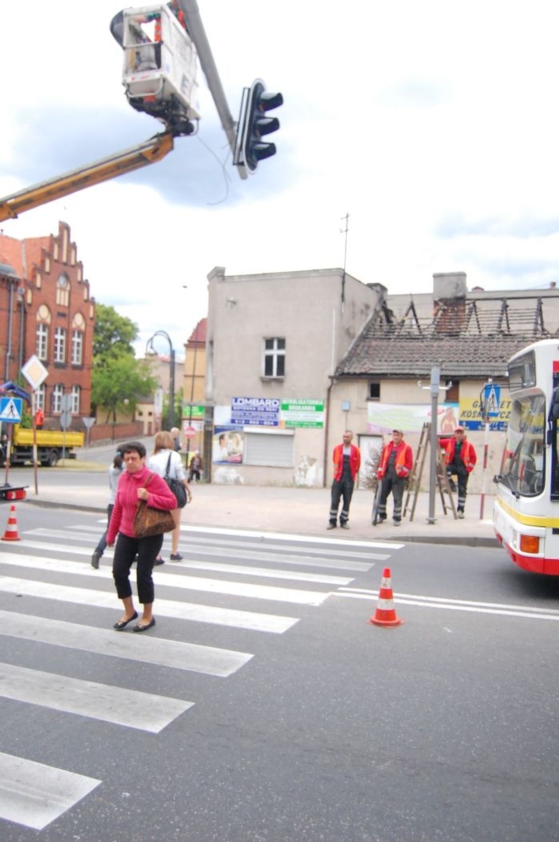 Sygnalizatory vis-a-vis CED-u już stoją. „Światła drogowe” za 125 tys. zł Sygnalizatory vis-a-vis CED-u już stoją. „Światła drogowe” za 125 tys. zł