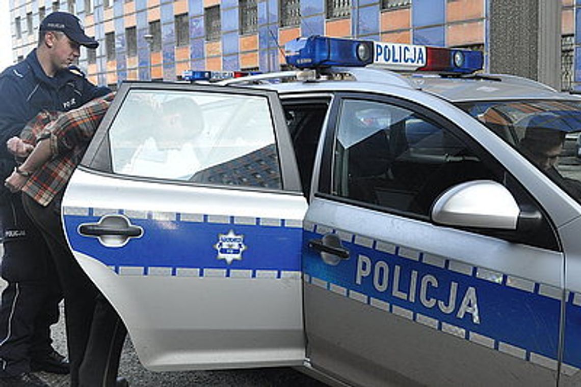 Szarpanina gapowicza z kontrolerem w tczewskim autobusie Szarpanina gapowicza z kontrolerem w tczewskim autobusie