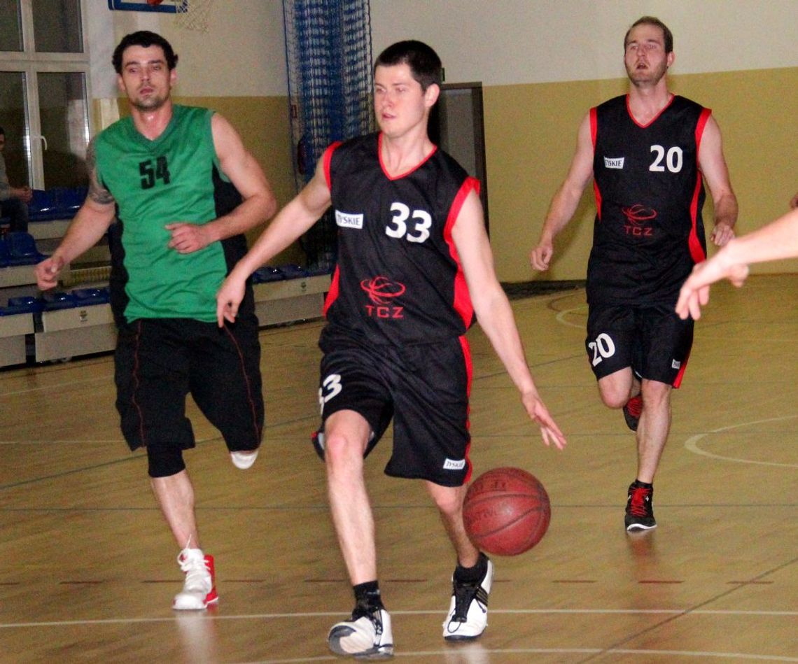 TCZ i Devils na czele - Tczewska Amatorska Liga Koszykówki 