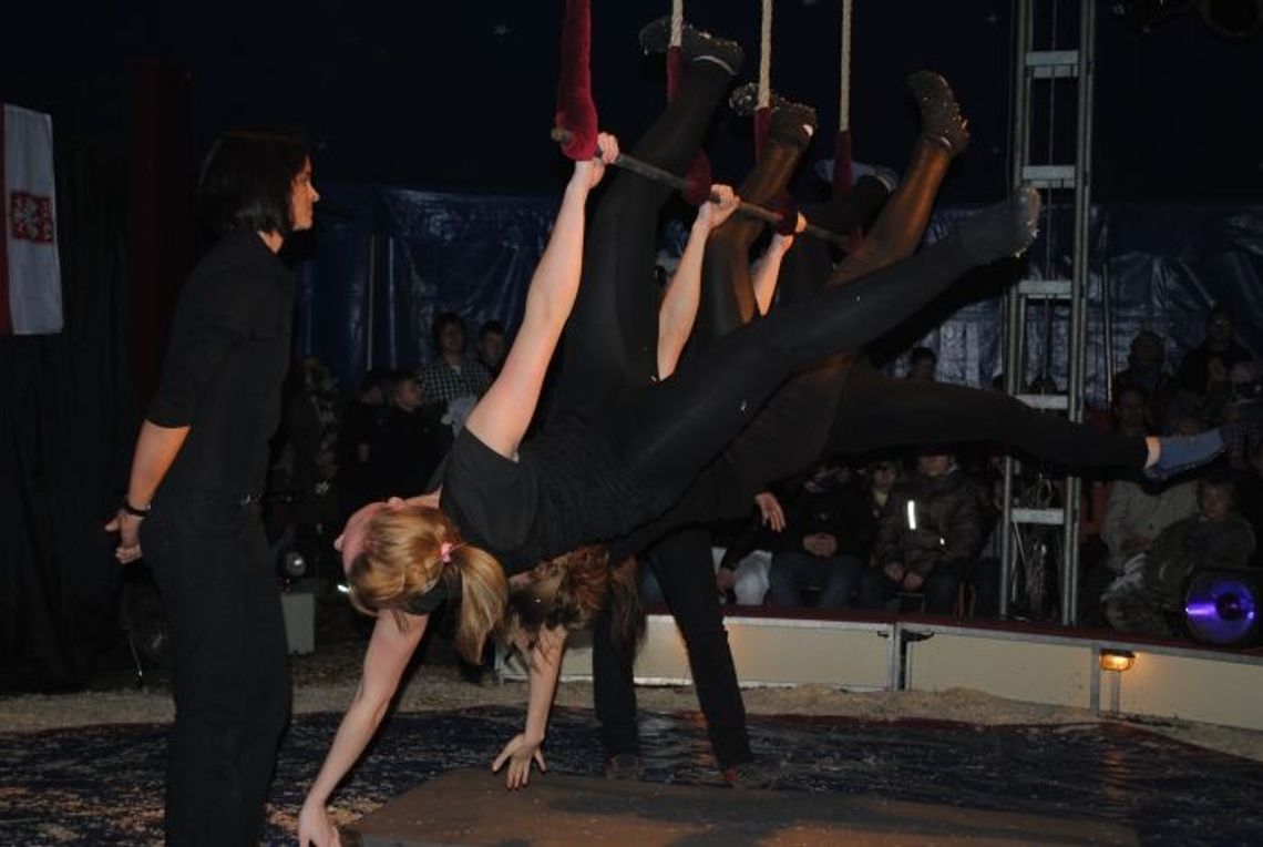 Tczewscy licealiści z niemieckimi rówieśnikami połykali ogień i chodzili po szkle