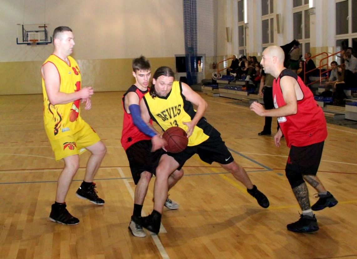 Tczewska Amatorska Liga Koszykówki - TCZ i Polpharma już na czele