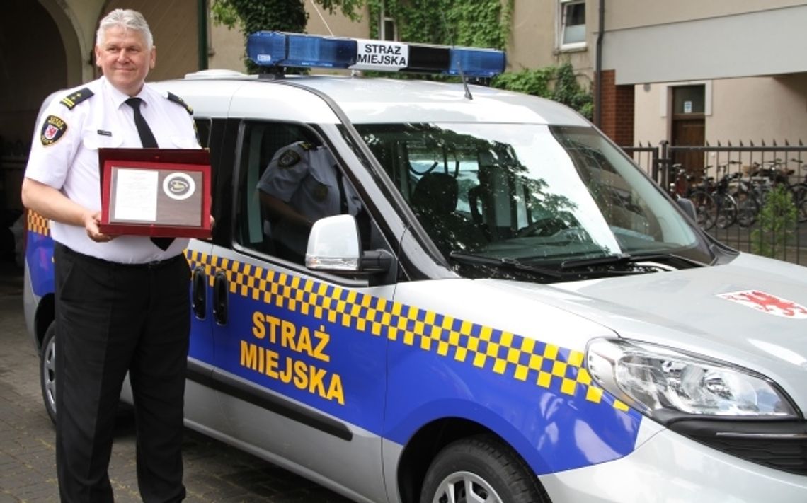 Tczewska Straż Miejska w nowym aucie i… na rowerach