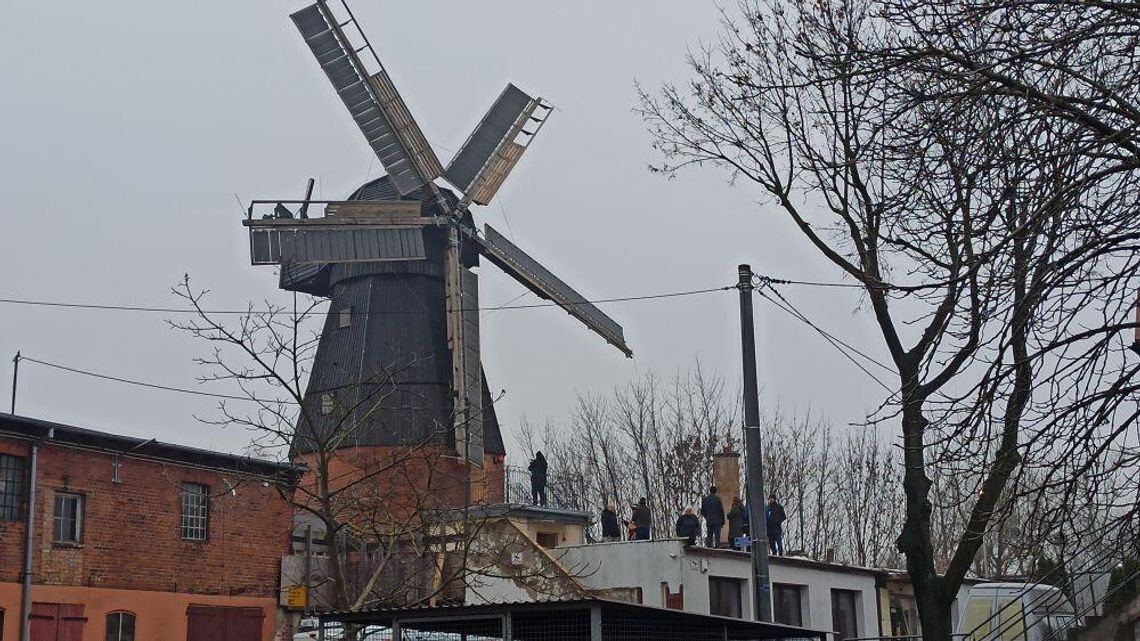 Tczewski wiatrak odzyskuje blask. Bryła i wnętrze odnowione, lecz surowe. W planach odnowa jego otoczenia