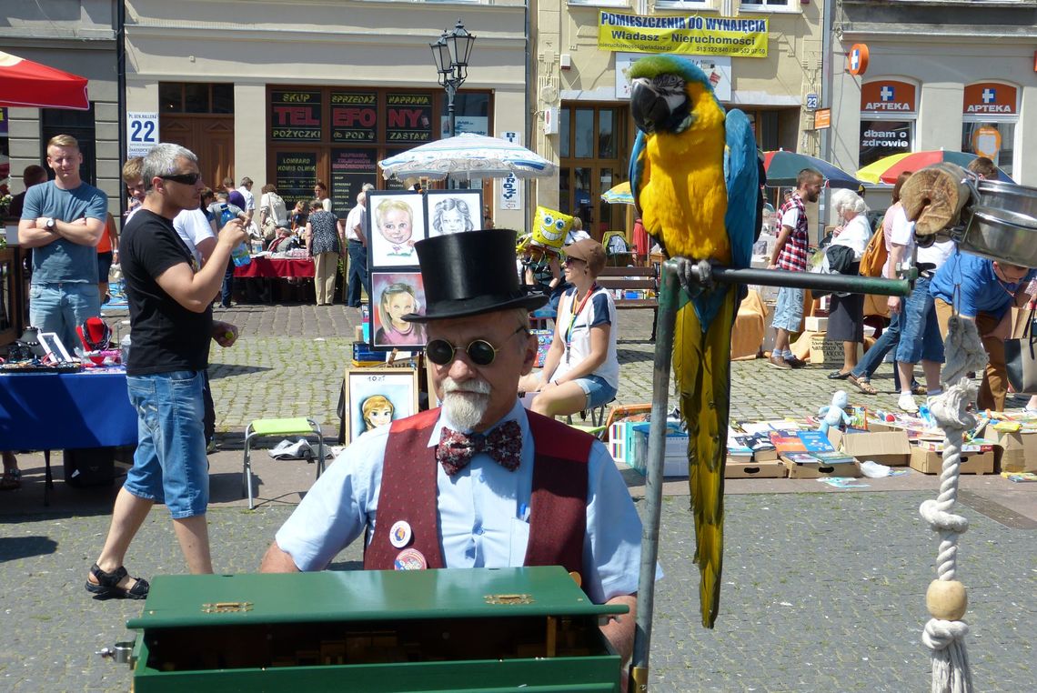 To był cudowny Pchli Targ! Tysiące ludzi, tysiące bezcennych drobiazgów To był cudowny Pchli Targ! Tysiące ludzi, tysiące bezcennych drobiazgów