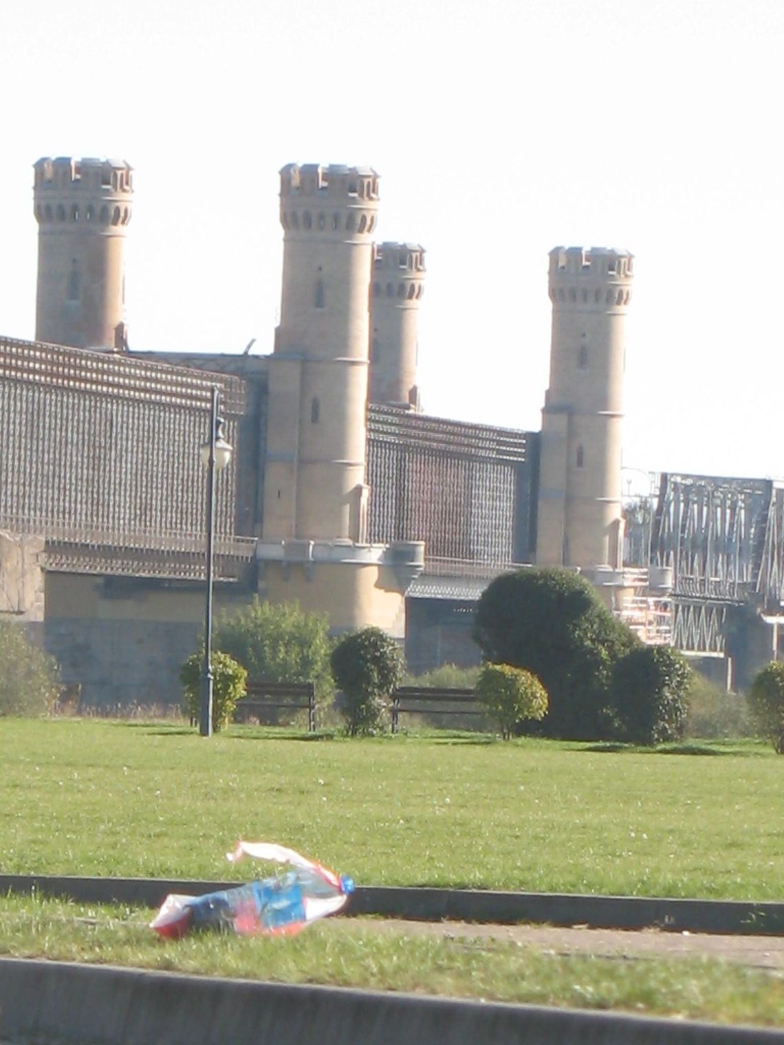 To nie granat. Wiadomo, co leżało na parkingu przy mostach To nie granat. Wiadomo, co leżało na parkingu przy mostach