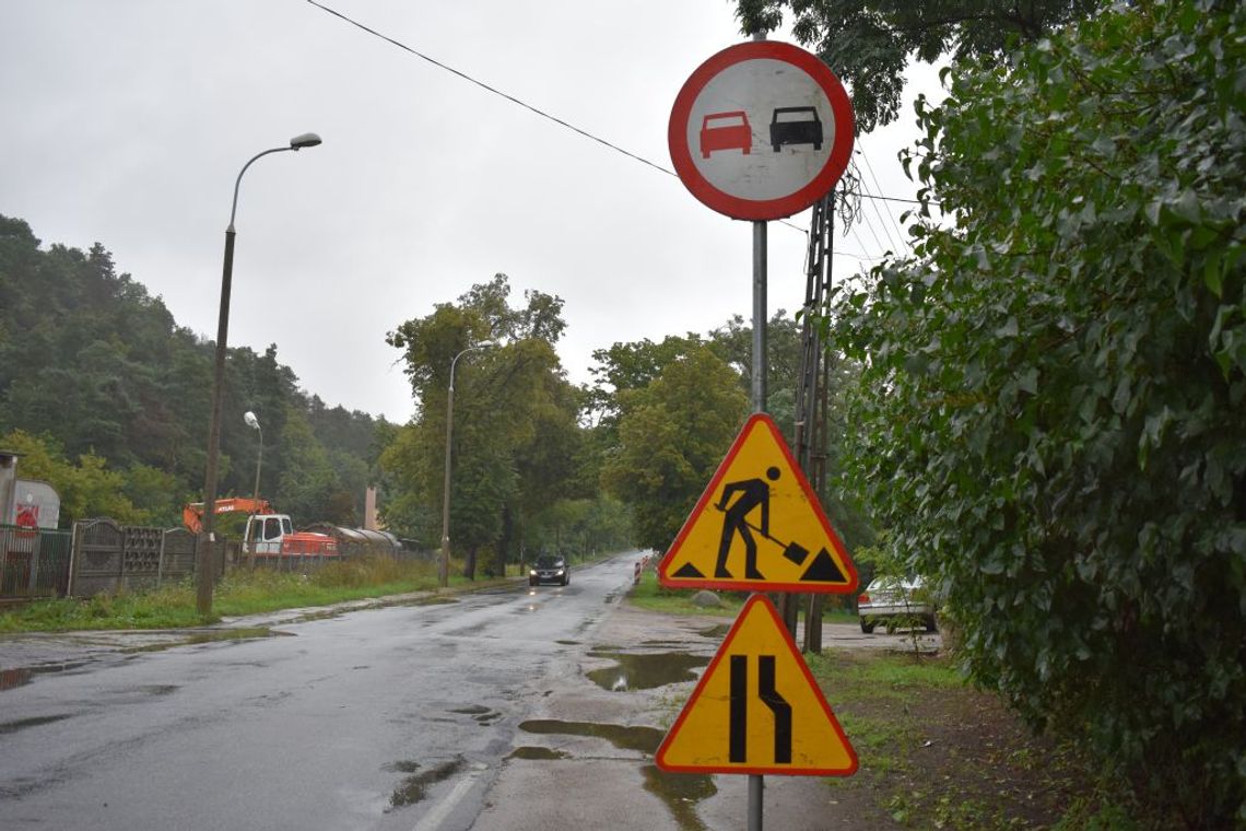 Trwa budowa chodnika przy drodze wojewódzkiej w Gniewie Trwa budowa chodnika przy drodze wojewódzkiej w Gniewie