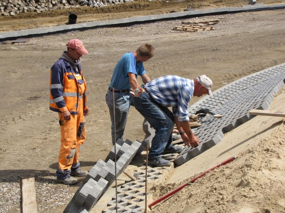 Trwa budowa węzła transportowego i galerii handlowej Trwa budowa węzła transportowego i galerii handlowej