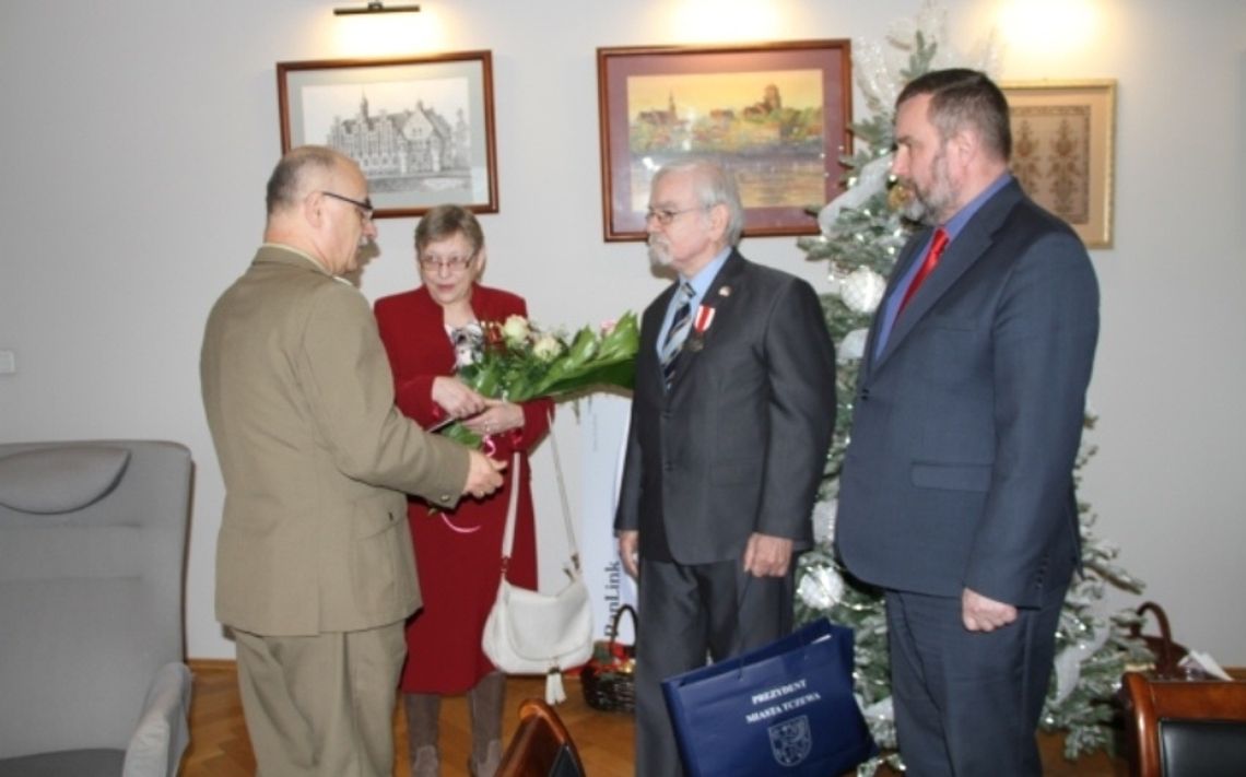 Trzech synów państwa Stawickich odbyło służbę wojskową. W środę odebrali medal „Za zasługi dla obronności kraju”. 