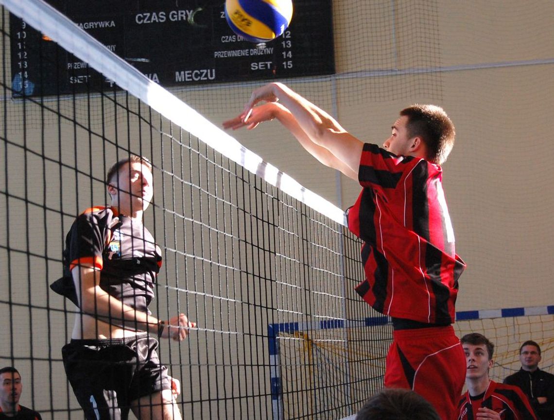 Trzy drużyny bez porażki - Amatorska Liga Siatkówki 2014 Trzy drużyny bez porażki - Amatorska Liga Siatkówki 2014