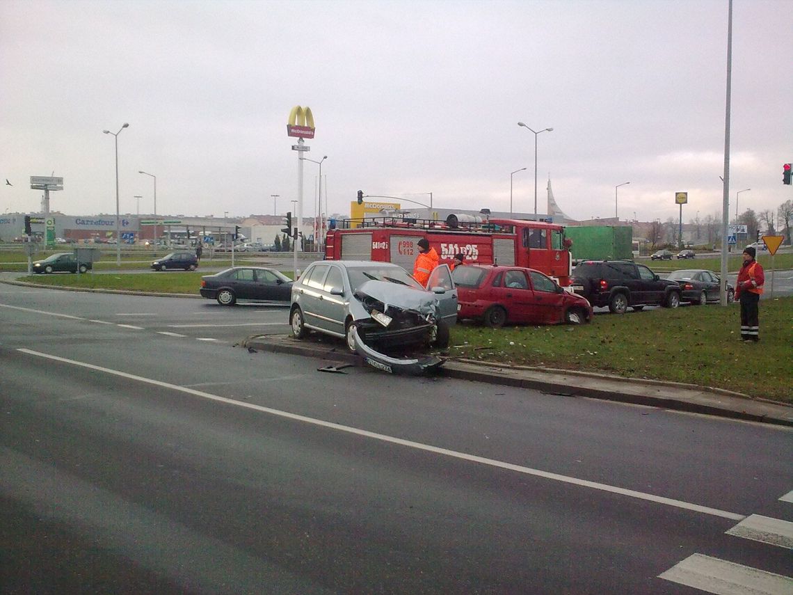 Trzy osoby ranne w wypadku samochodowym