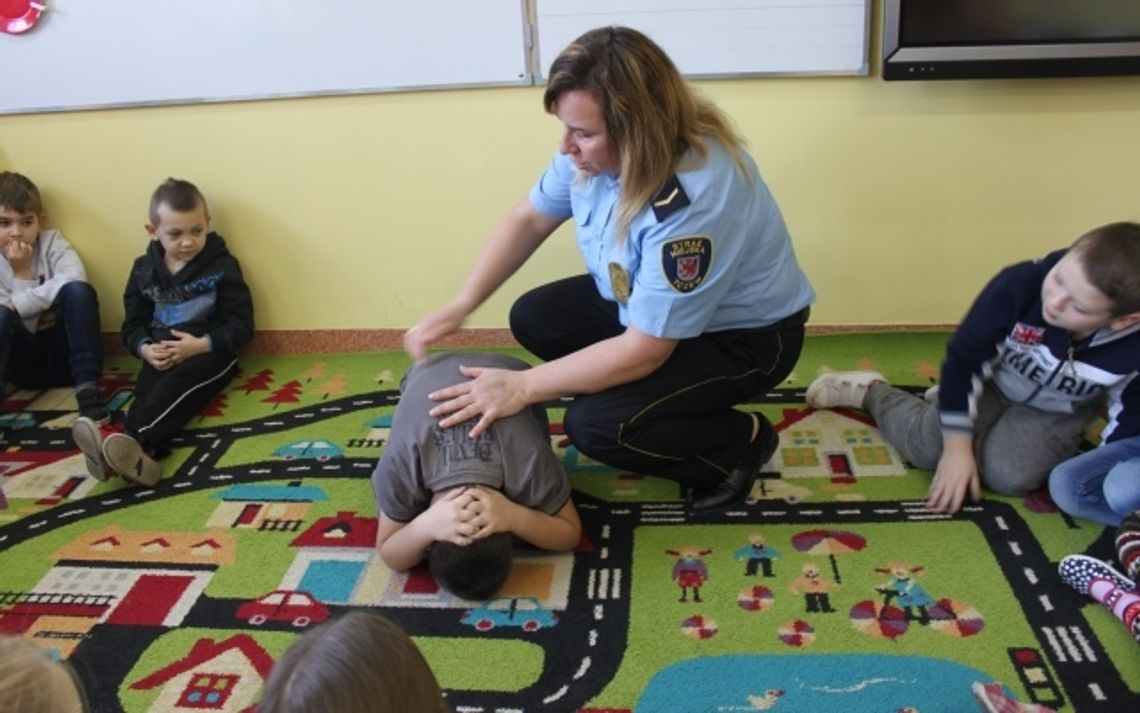Uczniowie &quot;piątki&quot; wiedzą, jak reagować na psią agresję