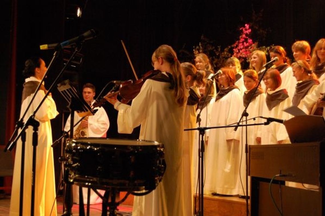 Uczniowie z Tczewa przypomnieli znane pieśni patriotyczne
