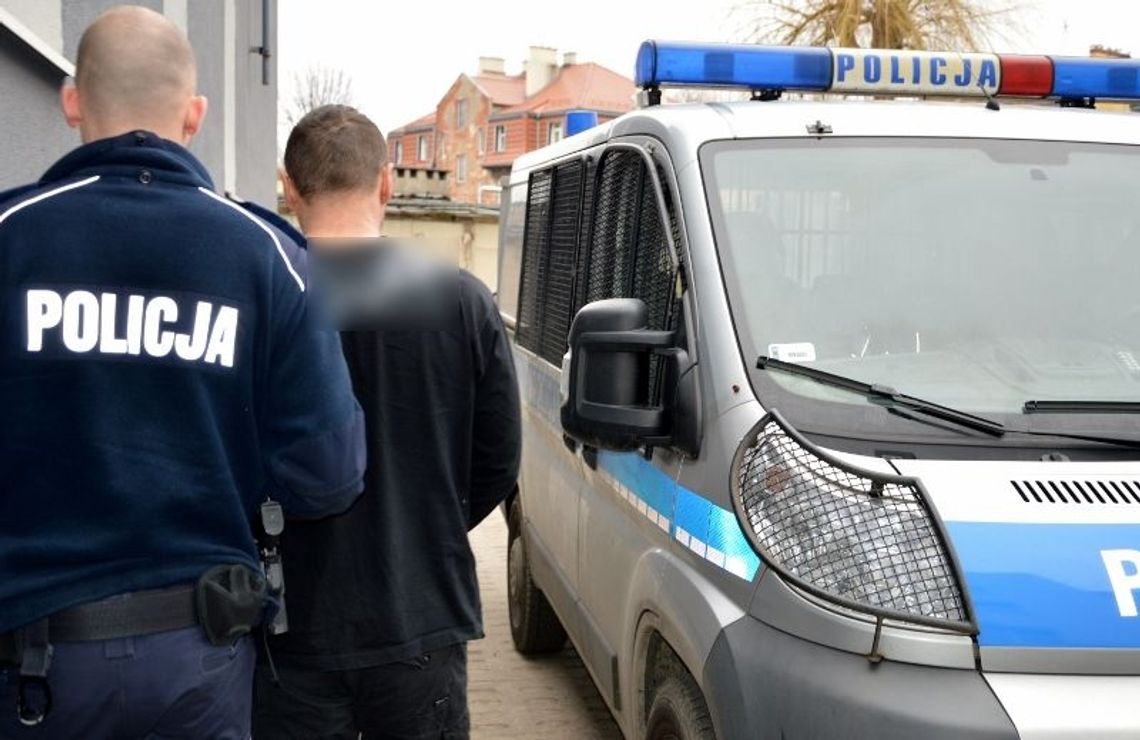 Ukradli mercedesa i rozebrali na części. Paserzy zatrzymani Ukradli mercedesa i rozebrali na części. Paserzy zatrzymani