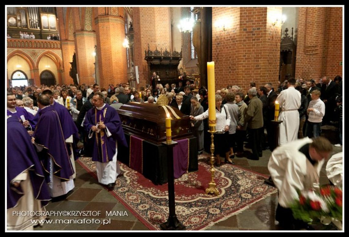 Uroczystości pogrzebowe w Pelplinie - pożegnanie śp. biskupa Jana Bernarda Szlagi Uroczystości pogrzebowe w Pelplinie - pożegnanie śp. biskupa Jana Bernarda Szlagi