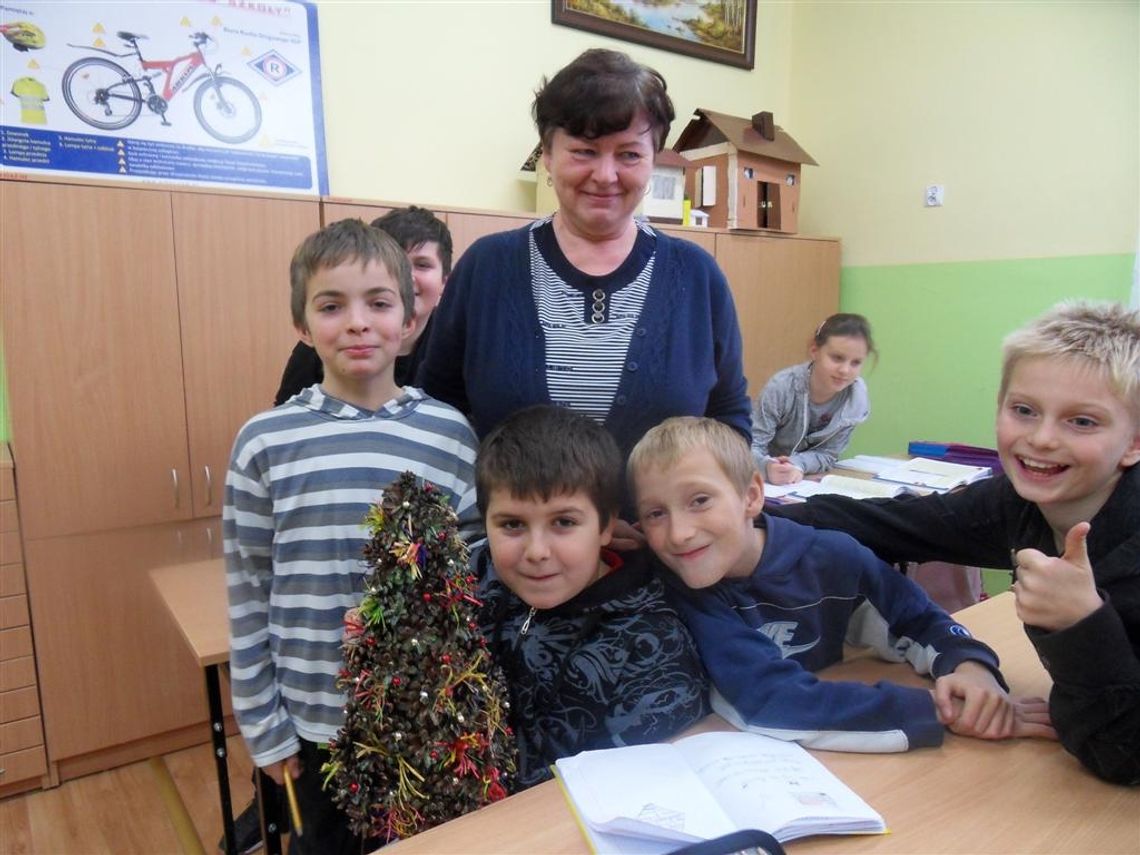 Urok szyszkowej choinki i styropianowych bombek Urok szyszkowej choinki i styropianowych bombek