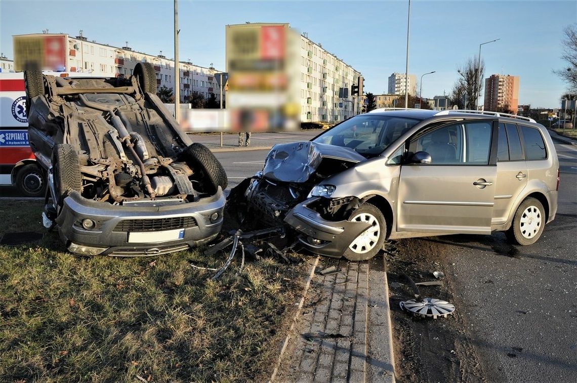 Utrata prawa jazdy za spowodowanie wypadku. W zderzeniu aut osobowych w Tczewie, ranne 4 osoby...