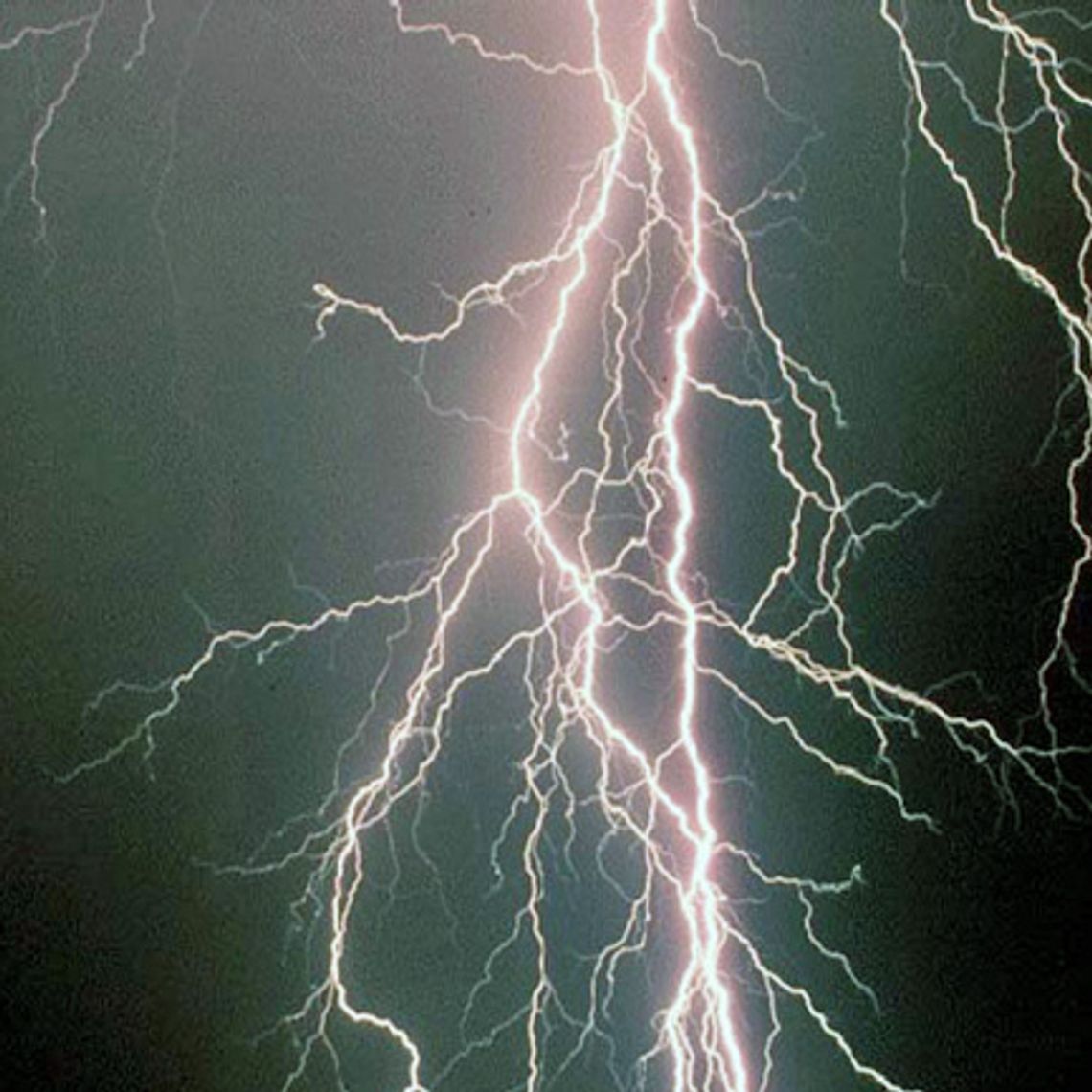 Uwaga - dziś w Tczewie burze, a nawet grad!