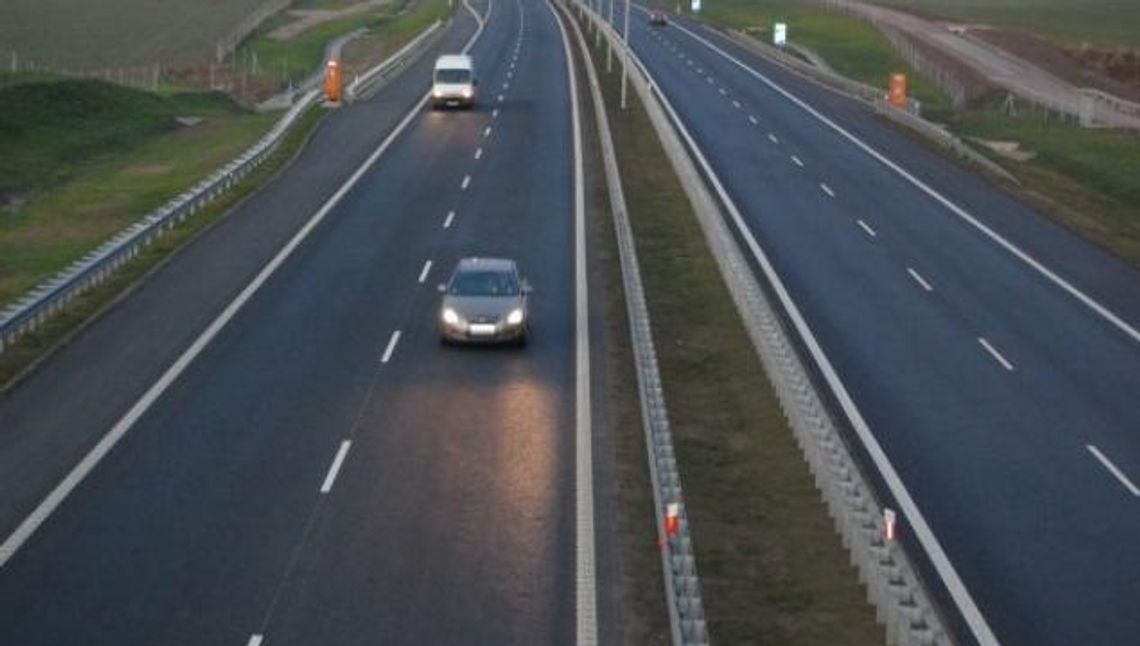 UWAGA. Trudne warunki na A1! Kolizje i uszkodzone auta