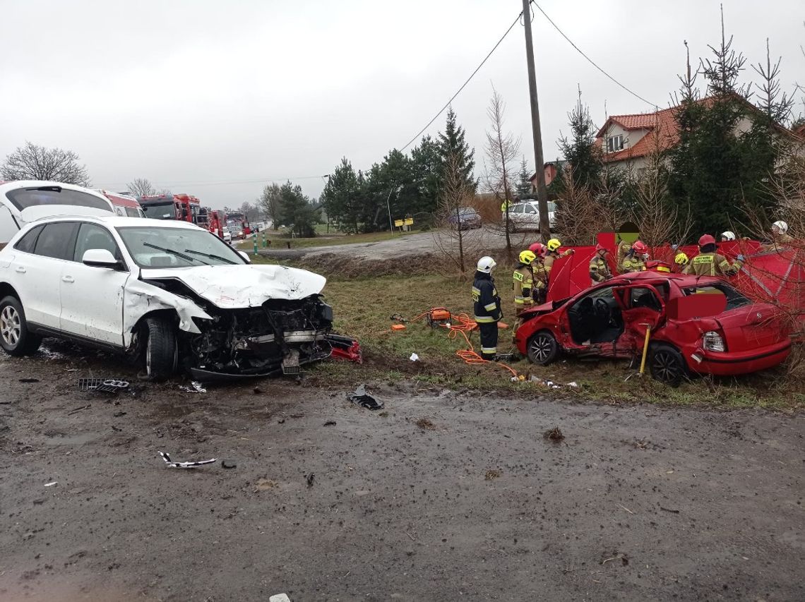 UWAGA! Wypadek w Jeleniu. Po zderzeniu dwóch aut utrudnienia na drodze!