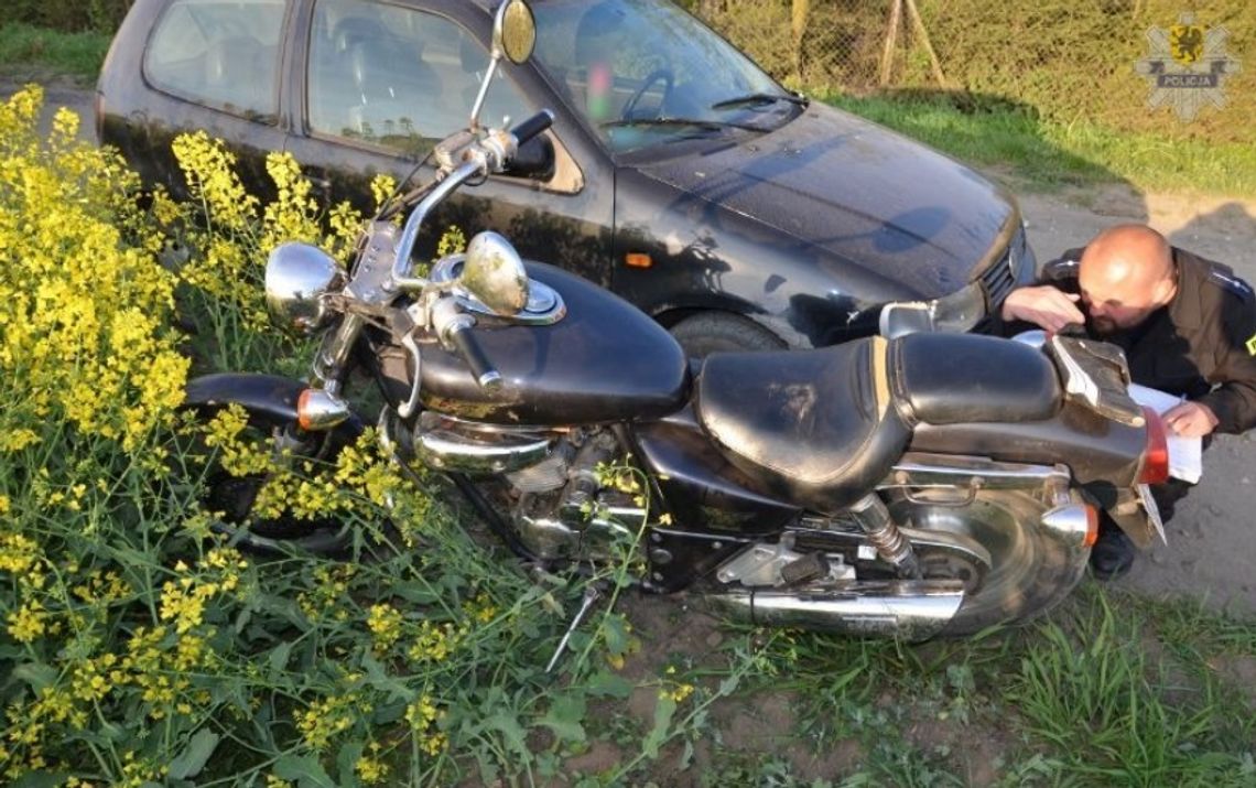 W Gręblinie motocykl wjechał wprost pod volkswagena